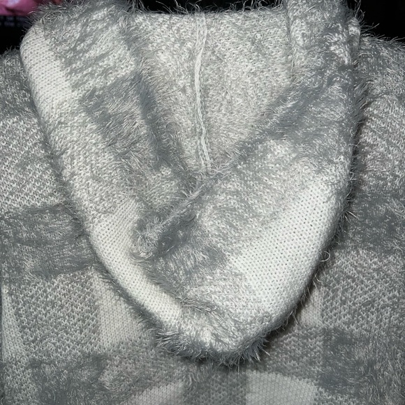 En/Kay By Navleen Cropped Plaid Sweater Hoodie - Picture 5 of 9